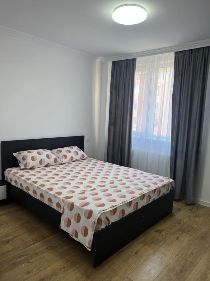 Sunny Apartment Center Suceava Esterno foto