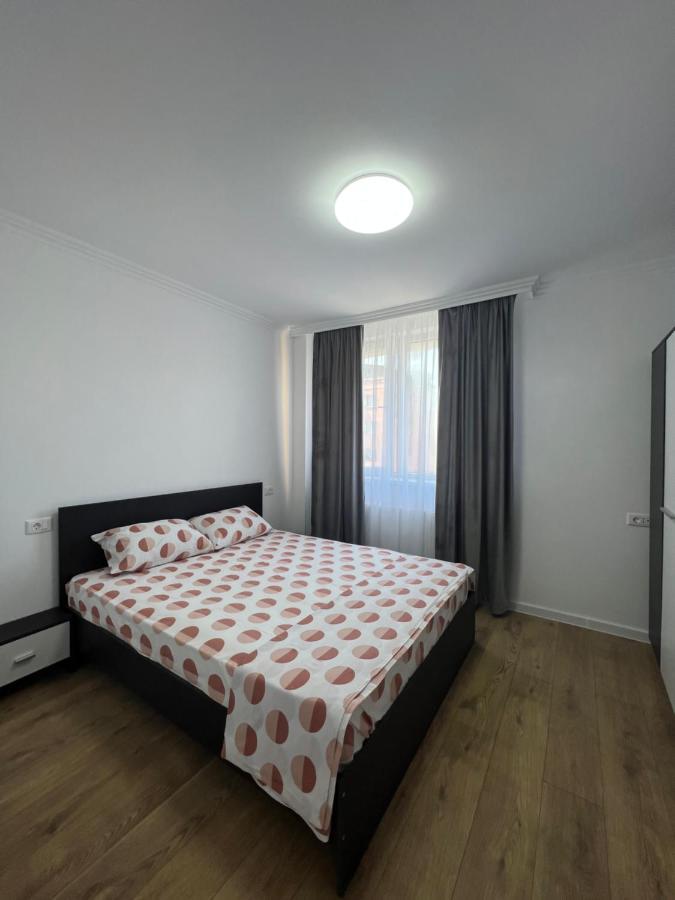 Sunny Apartment Center Suceava Esterno foto