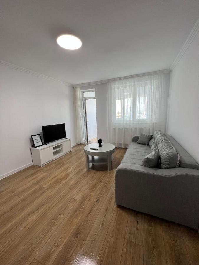 Sunny Apartment Center Suceava Esterno foto